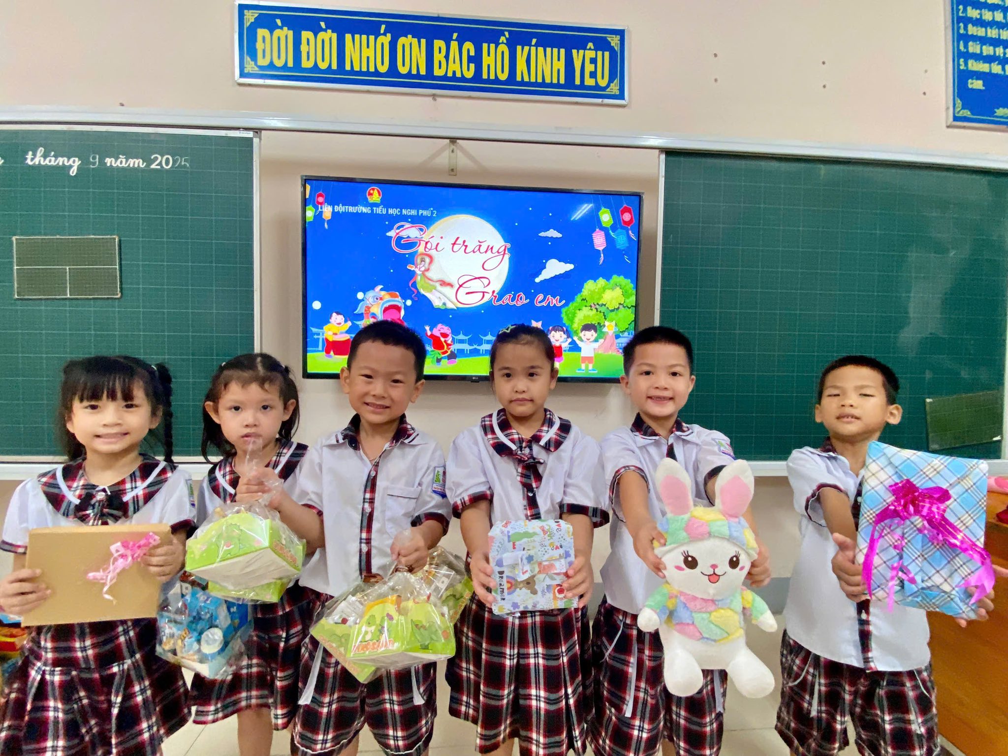 TRƯỜNG TIỂU HỌC NGHI PHÚ 2 PHÁT ĐỘNG CHƯƠNG TRÌNH “GÓI TRĂNG TRAO EM”