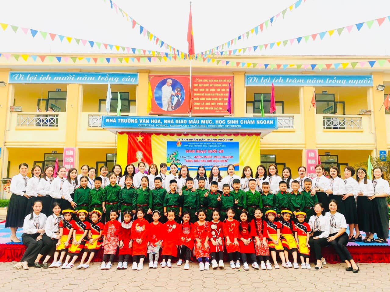 SINH HOẠT DƯỚI CỜ CHỦ ĐỀ: UỐNG NƯỚC NHỚ NGUỒN 